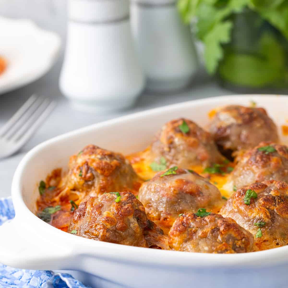 Meat Ball Bowl With Garlic Bread